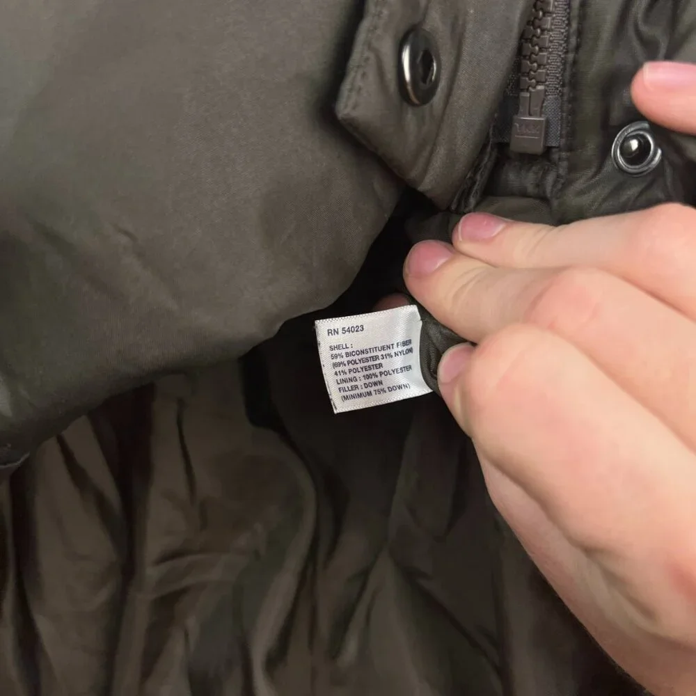 Gap Down Insulated Puffer Vest Women’s Size Medium Full Zip Snap Up w Pockets - Picture 8 of 10